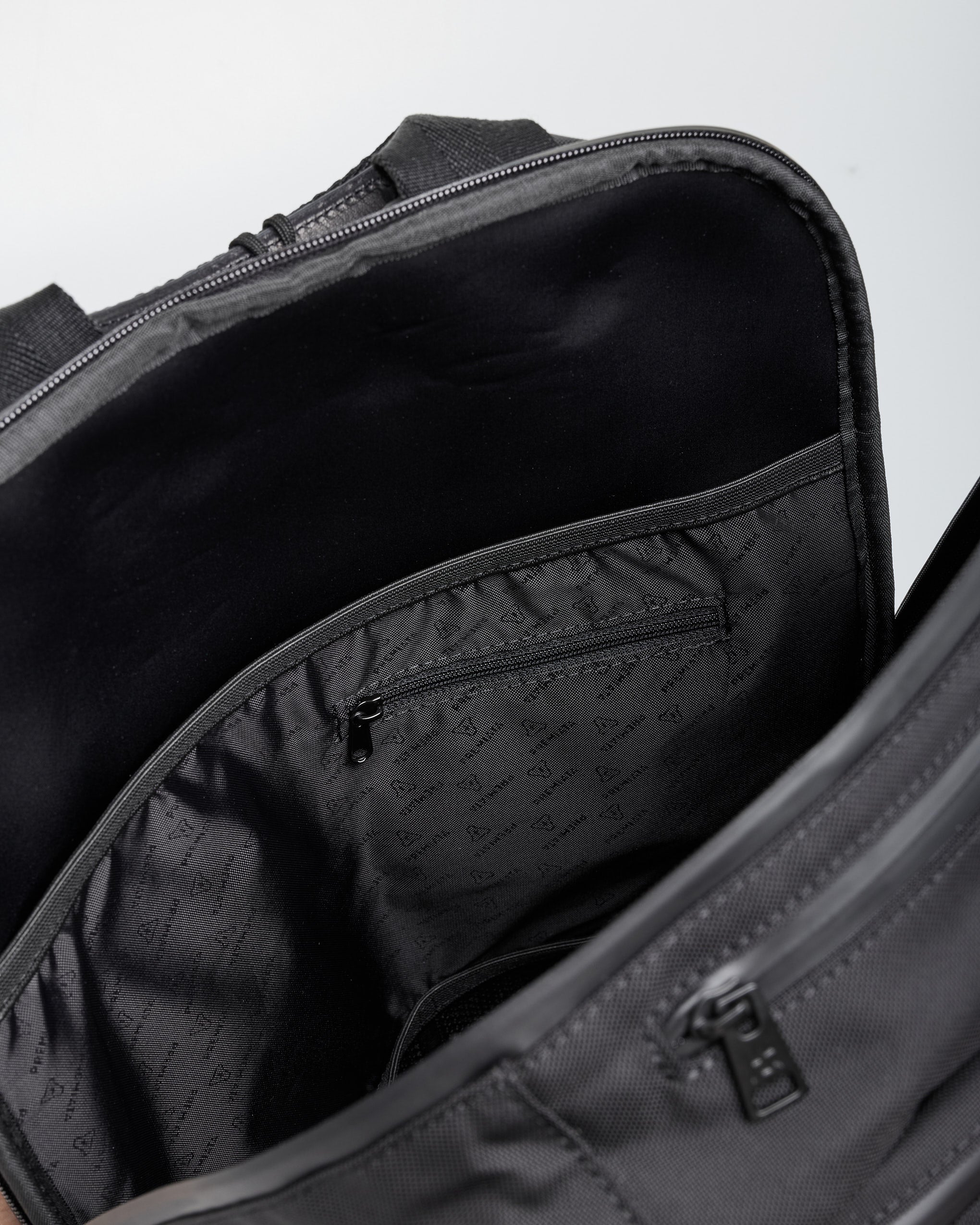 premiata-ventura-2127-rucksack-schwarz-aus-technischem-gewebe image 8
