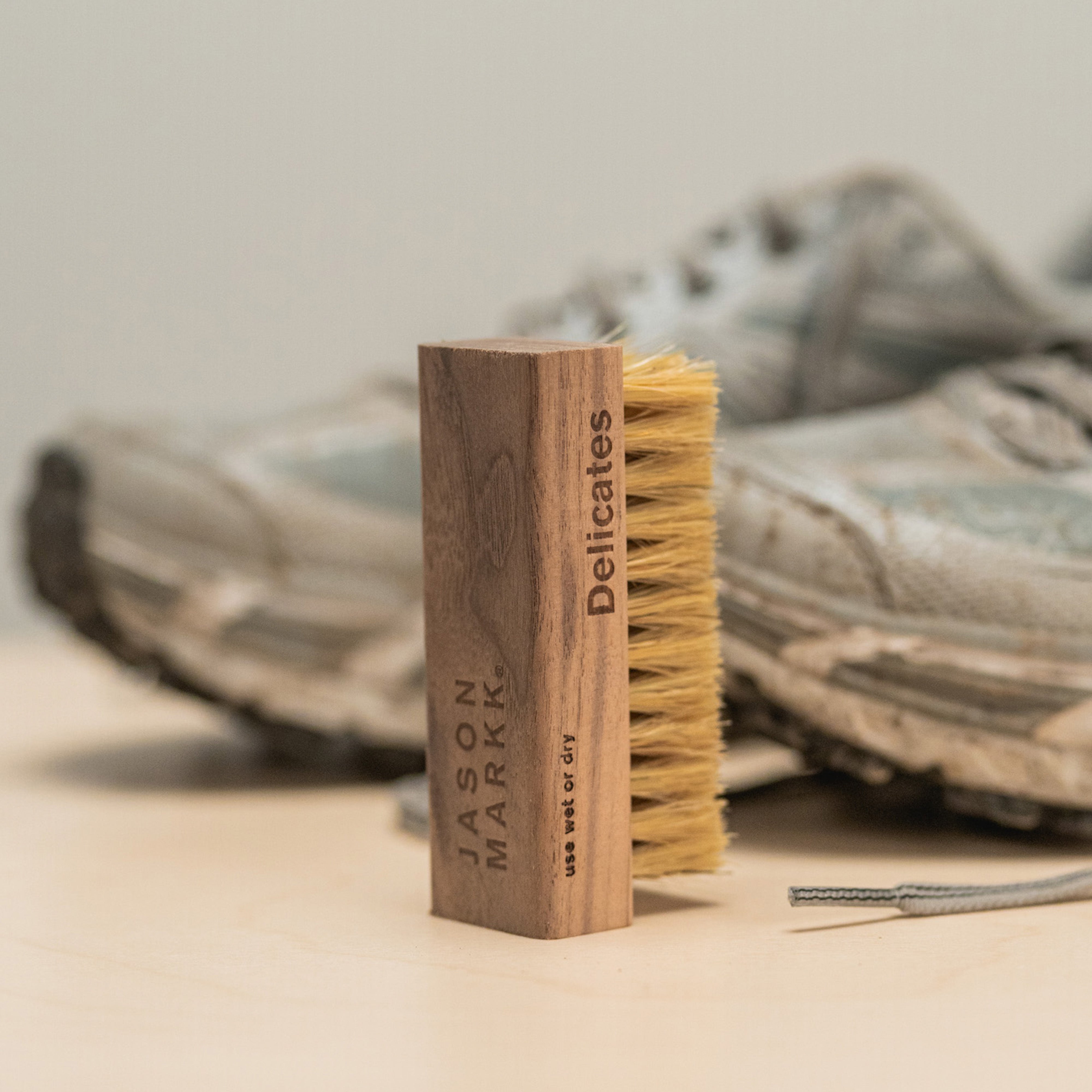 jason-markk-delicates-cleaning-brush-premium-b-rste-walnuss image 3
