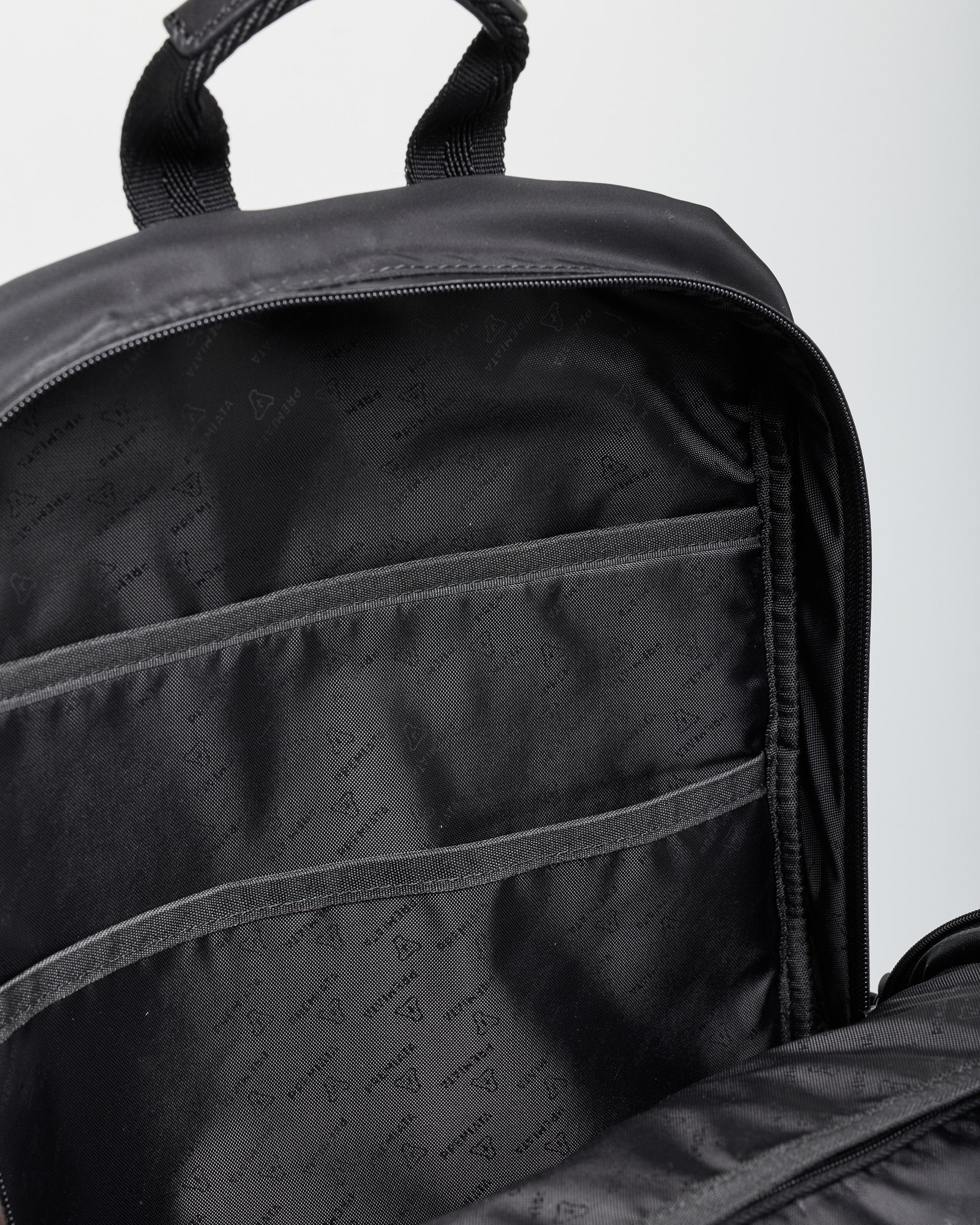 premiata-wonder-2125-rucksack-schwarz-tech image 8