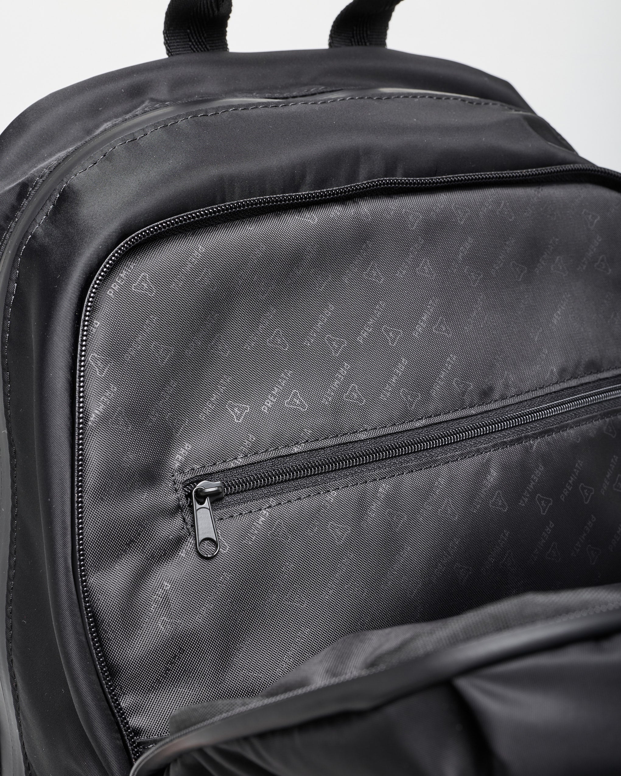 premiata-wonder-2125-rucksack-schwarz-tech image 7